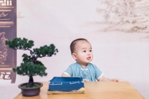 天门三个月宝宝抬头不稳